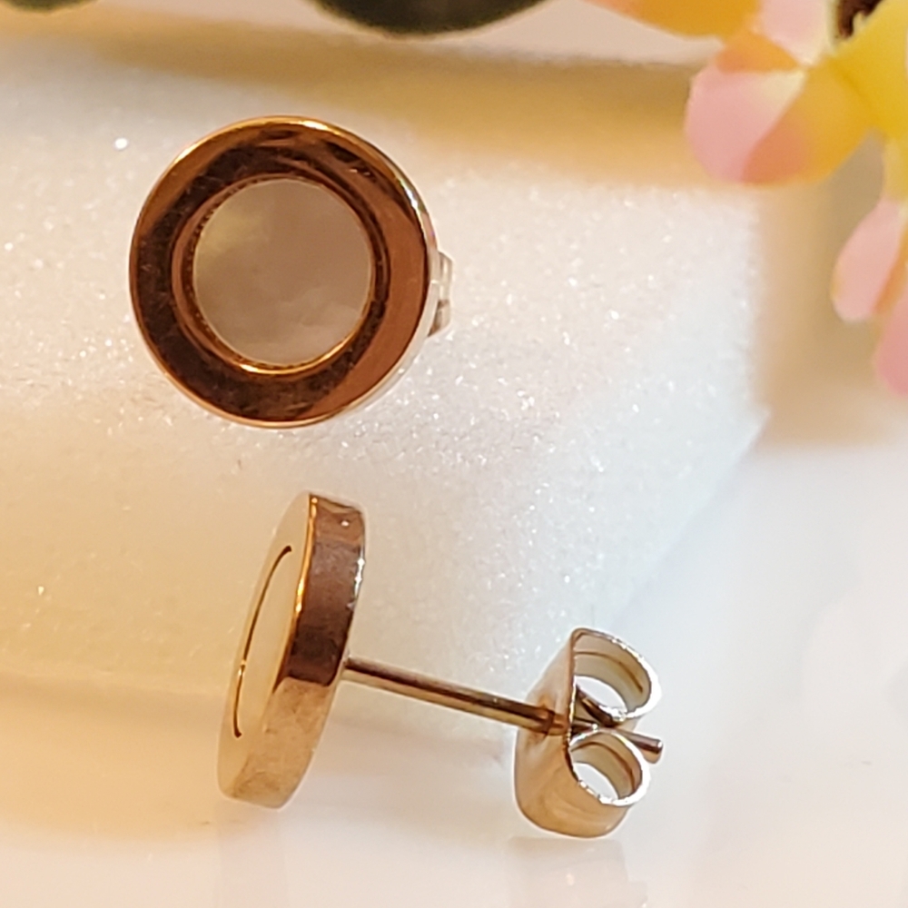 🌻 E 21C NEW Rosegold Pearlescent Stud Earrings - Picture 4 of 6
